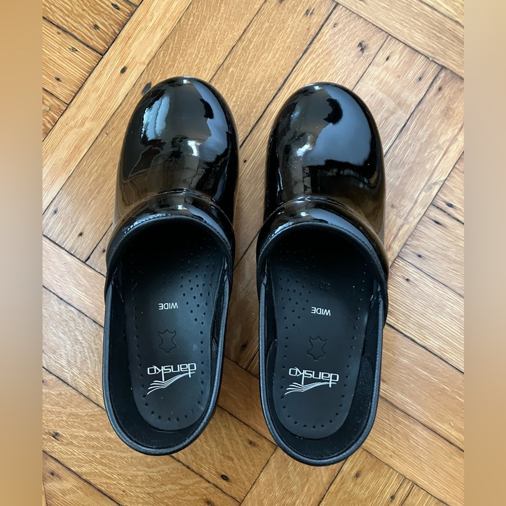Dansko “professional” clog, black patent, size 38